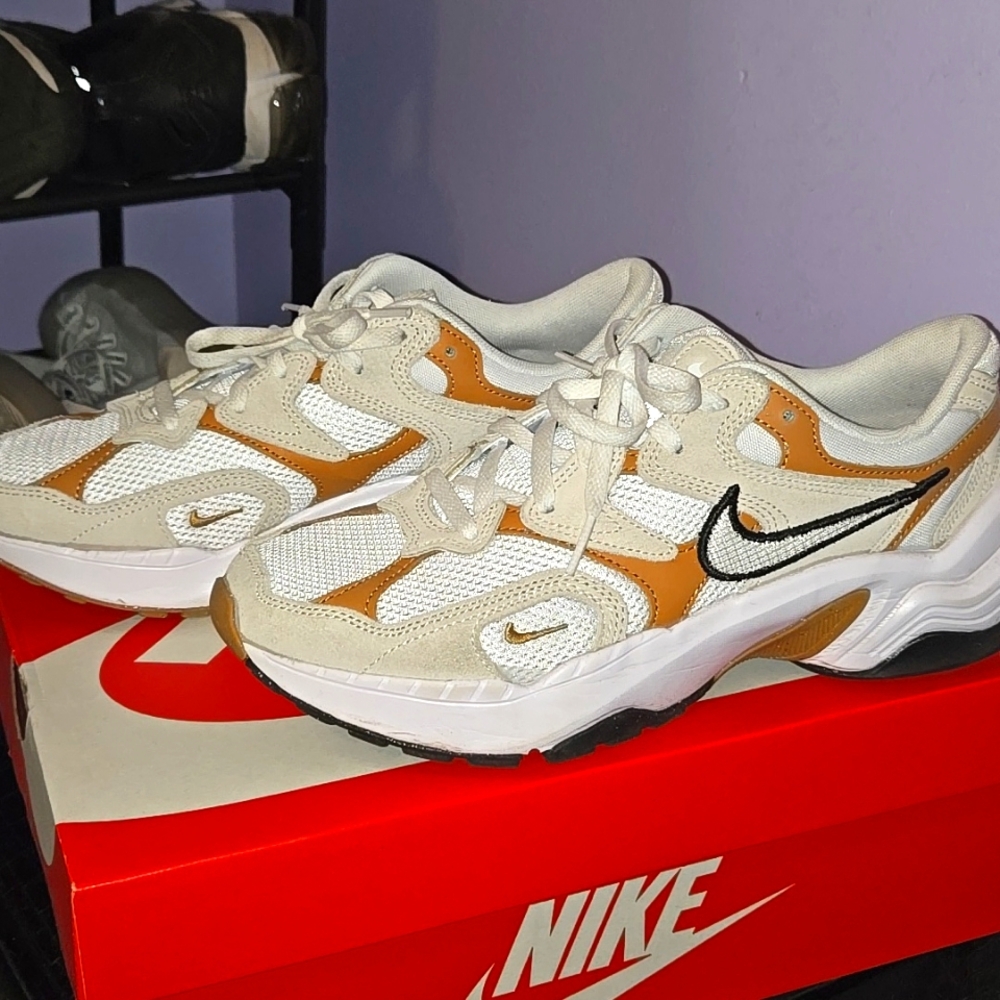 Nike AL8